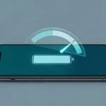 Smartphone showing battery percentage with a digital fuel gauge slightly misaligned from the real battery, illustrating why battery calibration is needed